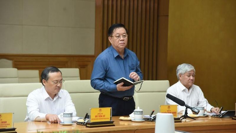 Đồng chí Nguyễn Trọng Nghĩa, Bí thư Trung ương Đảng, Trưởng Ban Tuyên giáo Trung ương phát biểu tại phiên họp.