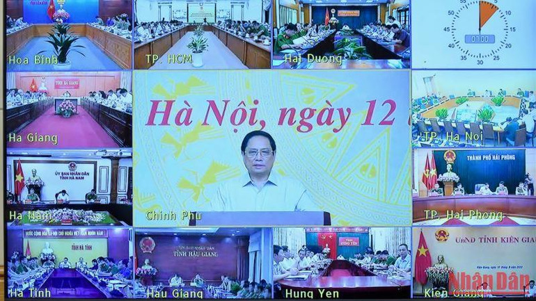 Hội nghị diễn ra dưới hình thức trực tiếp tại Hà Nội, dưới sự chủ trì của Thủ tướng Chính phủ Phạm Minh Chính, kết nối đến đầu cầu 63 tỉnh, thành phố trên cả nước. (Ảnh: TRẦN HẢI)