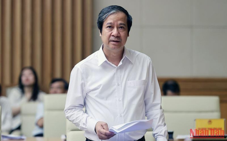 Bộ trưởng Giáo dục và Đào tạo Nguyễn Kim Sơn phát biểu ý kiến. Bộ trưởng Giáo dục và Đào tạo Nguyễn Kim Sơn phát biểu ý kiến.