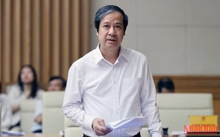 Bộ trưởng Giáo dục và Đào tạo Nguyễn Kim Sơn phát biểu ý kiến.