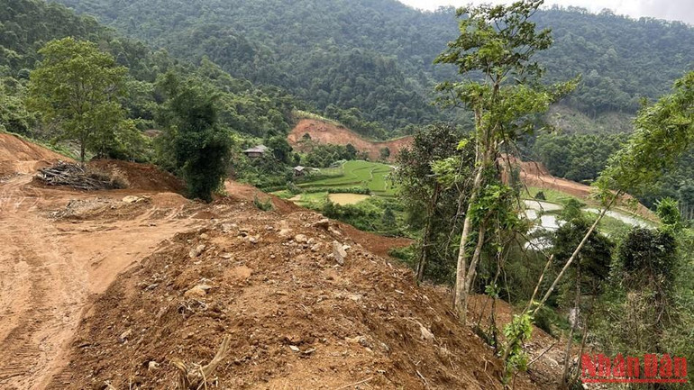 Một đoạn mở mới đường thành phố Bắc Kạn đi hồ Ba Bể.