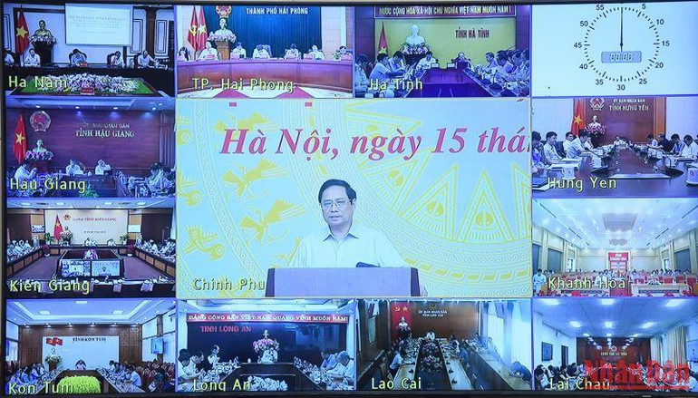 Đại diện lãnh đạo các địa phương dự hội nghị qua truyền hình trực tuyến. Đại diện lãnh đạo các địa phương dự hội nghị qua truyền hình trực tuyến.