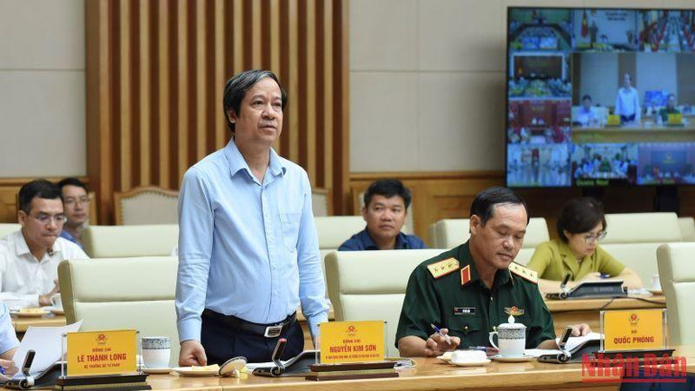 Bộ trưởng Giáo dục và Đào tạo Nguyễn Kim Sơn phát biểu tại phiên họp.