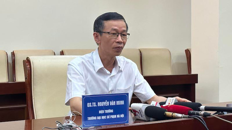 Hiệu trưởng Trường đại học Sư phạm Hà Nội, GS,TS Nguyễn Văn Minh thông tin về kỳ thi đánh giá năng lực của nhà trường. (Ảnh: THÚY QUỲNH)