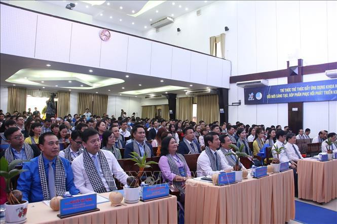 Các đại biểu tham dự Diễn đàn.