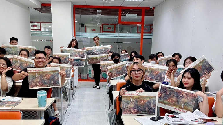 Và "feedback" siêu dễ thương của thầy và trò này.