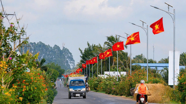 Đường cờ trên Quốc lộ 54 qua huyện Cầu kè, tỉnh Trà Vinh. Đường cờ trên Quốc lộ 54 qua huyện Cầu kè, tỉnh Trà Vinh.