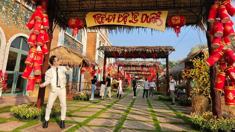 Phố đi bộ tại Khu du lịch Cáp treo Núi Sam.