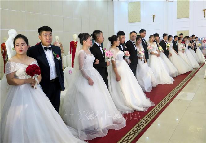 Liên đoàn Lao động tỉnh Thái Nguyên tổ chức Lễ cưới tập thể cho 17 cặp đôi là đoàn viên, công nhân lao động trên địa bàn tỉnh. Liên đoàn Lao động tỉnh Thái Nguyên tổ chức Lễ cưới tập thể cho 17 cặp đôi là đoàn viên, công nhân lao động trên địa bàn tỉnh.