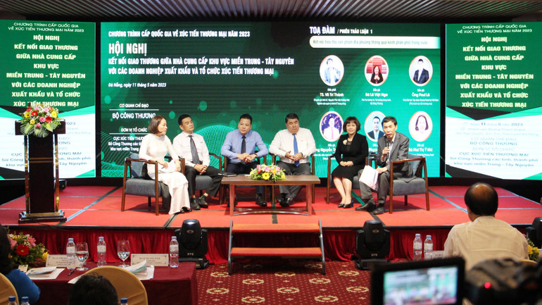 Đại biểu thảo luận chia sẻ về kết nối tiêu thụ sản phẩm vào các thị trường.