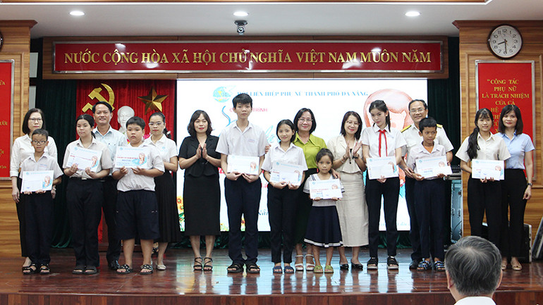 Các đơn vị nhận đỡ đầu các con.