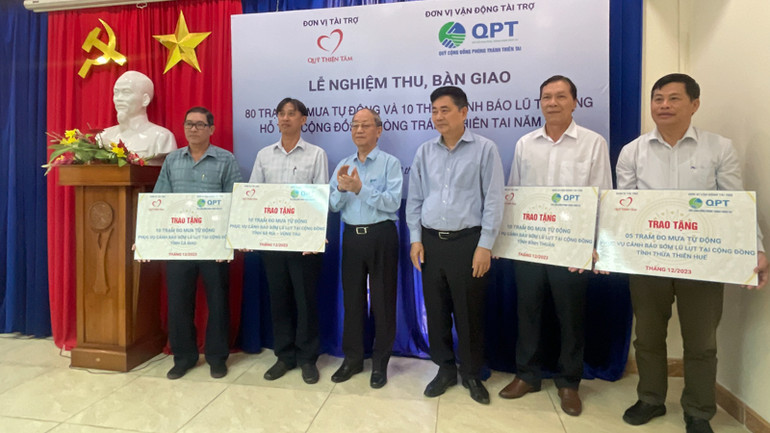 Bàn giao hai dự án cho các địa phương. Bàn giao hai dự án cho các địa phương.