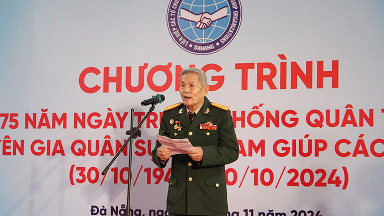 Đại tá Trần Như Tiếp, Trưởng Ban liên lạc cựu Quân tình nguyện và Chuyên gia Quân sự Việt Nam giúp Cách mạng Lào tại thành phố Đà Nẵng đọc diễn văn kỷ niệm. Đại tá Trần Như Tiếp, Trưởng Ban liên lạc cựu Quân tình nguyện và Chuyên gia Quân sự Việt Nam giúp Cách mạng Lào tại thành phố Đà Nẵng đọc diễn văn kỷ niệm.