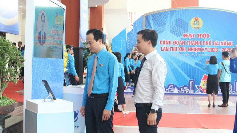 Đại biểu sử dụng app Đại hội và điểm danh, checkin bằng hệ thống công nghệ - nhận dạng khuôn mặt