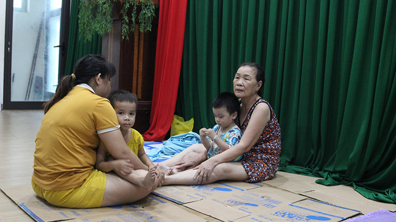 Các hộ dân tại điểm tránh trú là UBND phường.