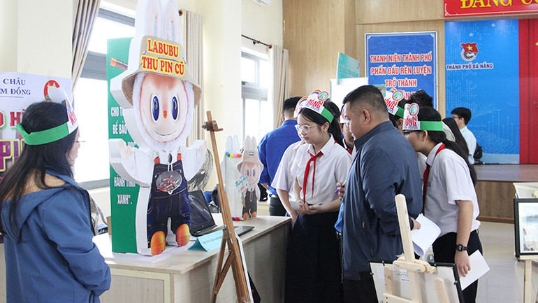 Những ý tưởng kết hợp hình ảnh Labubu hấp dẫn học sinh. Những ý tưởng kết hợp hình ảnh Labubu hấp dẫn học sinh.