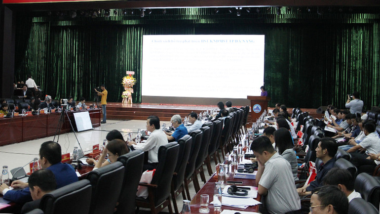 Hội thảo thu hút hơn 300 đại biểu tham gia.