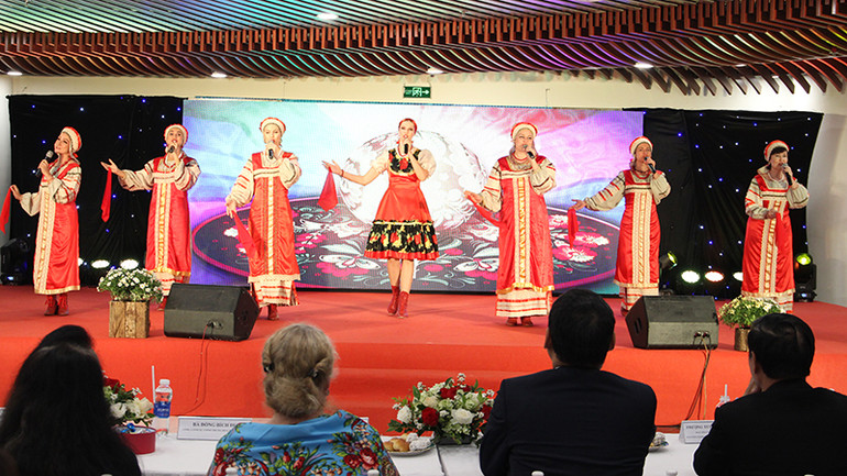 Tiết mục văn nghệ đến từ các nghệ sĩ Liên bang Nga.