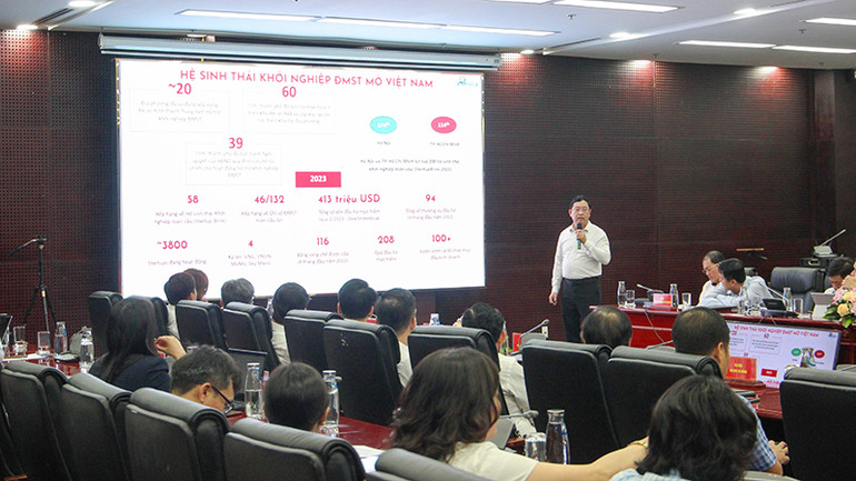 Ông Phạm Hồng Quất trình bày về thực trạng và định hướng phát triển hệ thống tổ chức hỗ trợ khởi nghiệp.