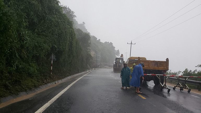 Lực lượng chức năng đã có mặt tạm thời xử lý.