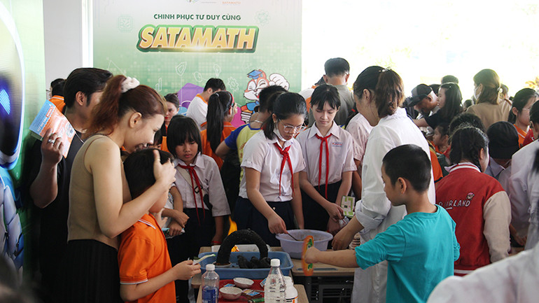 Hào hứng với các thí nghiệm hoá học