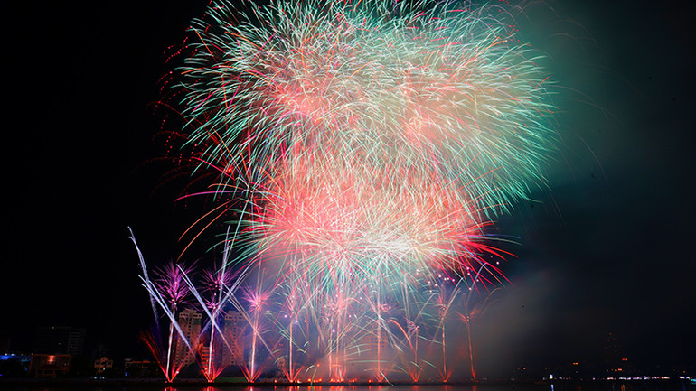 Ông Edouard Gregoire - chỉ đạo đội Pháp chia sẻ: “Chúng tôi mong muốn màn trình diễn không chỉ thể hiện sự chuyên nghiệp mà còn truyền tải được cảm xúc của con người cũng như chạm được đến trái tim của khán giả”, Ông Edouard Gregoire - chỉ đạo đội Pháp chia sẻ: “Chúng tôi mong muốn màn trình diễn không chỉ thể hiện sự chuyên nghiệp mà còn truyền tải được cảm xúc của con người cũng như chạm được đến trái tim của khán giả”,