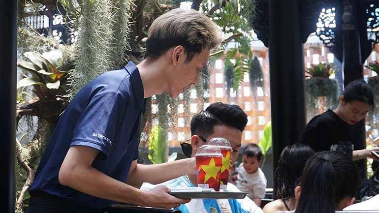 Những cốc nước cũng hấp dẫn hơn.