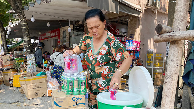 Chuẩn bị sẵn nước mát.