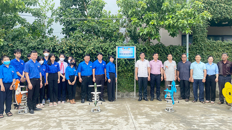 Nhiều khu vui chơi thiếu nhi được đưa vào hoạt động.