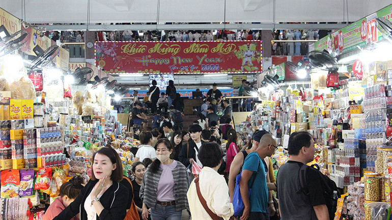 Chợ Hàn đông khách.