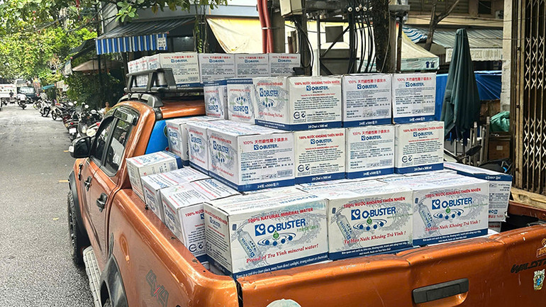 Sẵn sàng hàng hoá để vận chuyển ra bắc. Sẵn sàng hàng hoá để vận chuyển ra bắc.