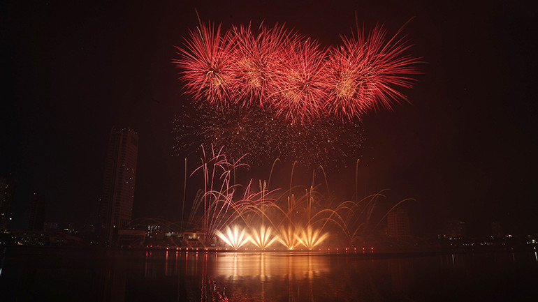 Một nước Australia thời hiện đại được tái hiện qua pháo hoa.