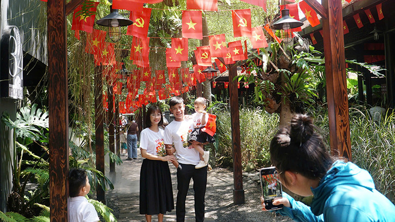 Cả gia đình cùng lưu lại hình ảnh đẹp.