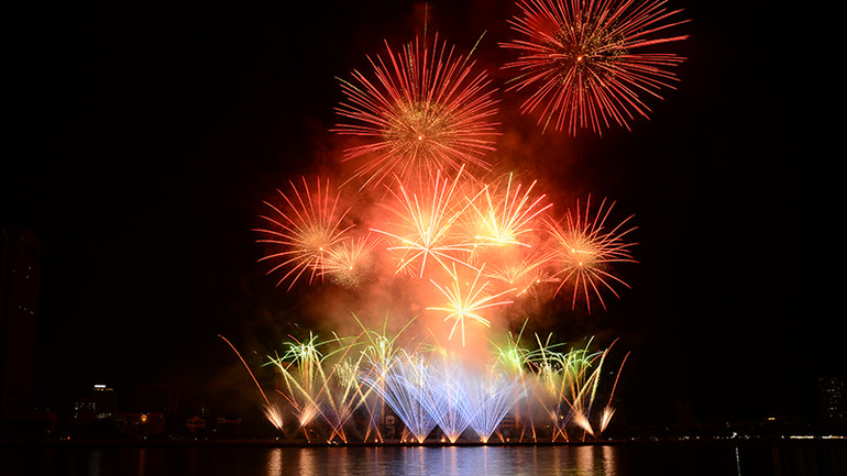 Việt Nam trình diễn trong 21 phút.