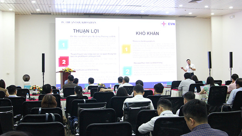 Đại biểu chia sẻ kinh nghiệm trong sử dụng năng lượng tiết kiệm và hiệu quả.