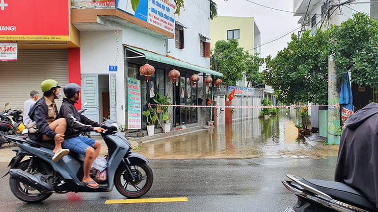 Dự kiến thành phố sẽ vẫn còn mưa, một số khu vực nước chưa rút hết. Dự kiến thành phố sẽ vẫn còn mưa, một số khu vực nước chưa rút hết.