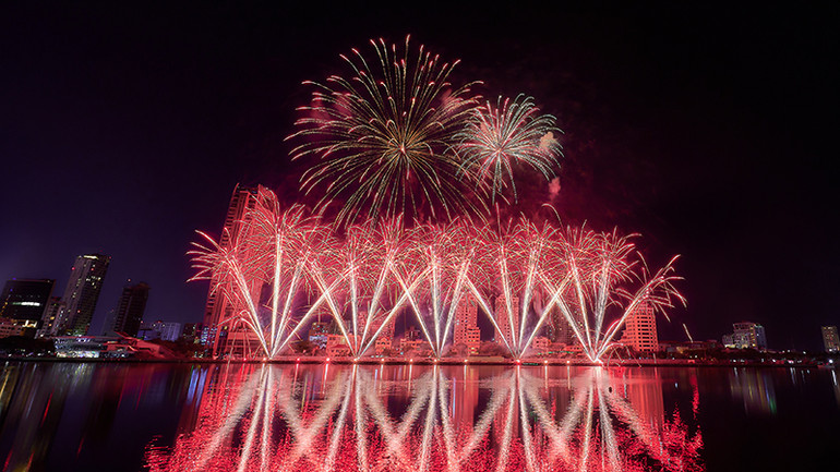 Pháp đã đưa một bản nhạc của Việt Nam vào phần trình diễn của mình.