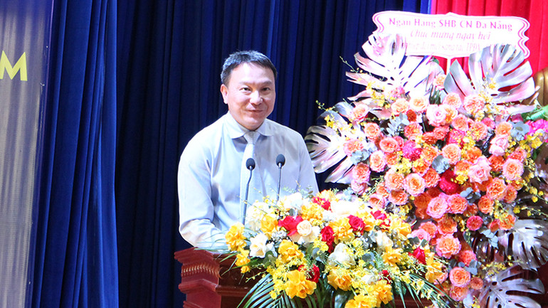 Ông James Tan - Quản lý đối tác Quest Ventures giới thiệu về Không gian đổi mới sáng tạo Đà Nẵng-Singapore. Ông James Tan - Quản lý đối tác Quest Ventures giới thiệu về Không gian đổi mới sáng tạo Đà Nẵng-Singapore.