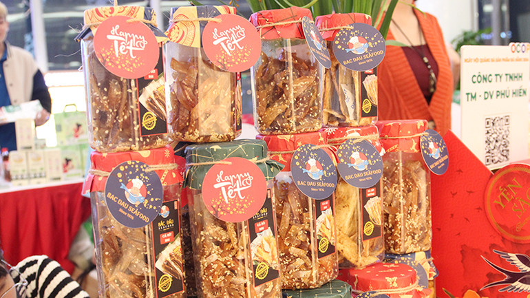 Sản phẩm OCOP có "màu Tết" bắt mắt. Sản phẩm OCOP có "màu Tết" bắt mắt.