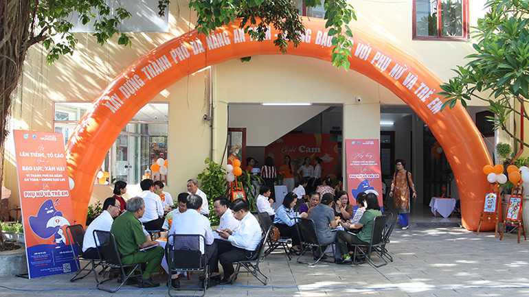 Điểm hẹn Cà-phê Cam - chung tay phòng, chống bạo lực giới đối với phụ nữ, trẻ em