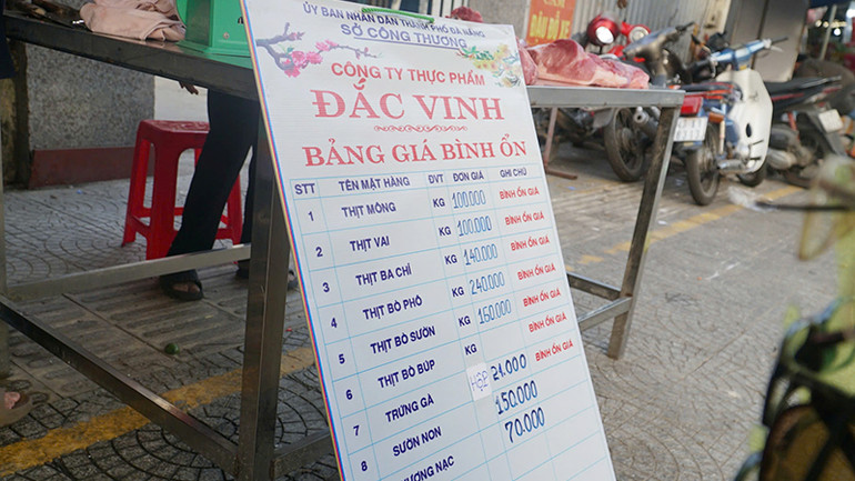 Niêm yết giá bình ổn.