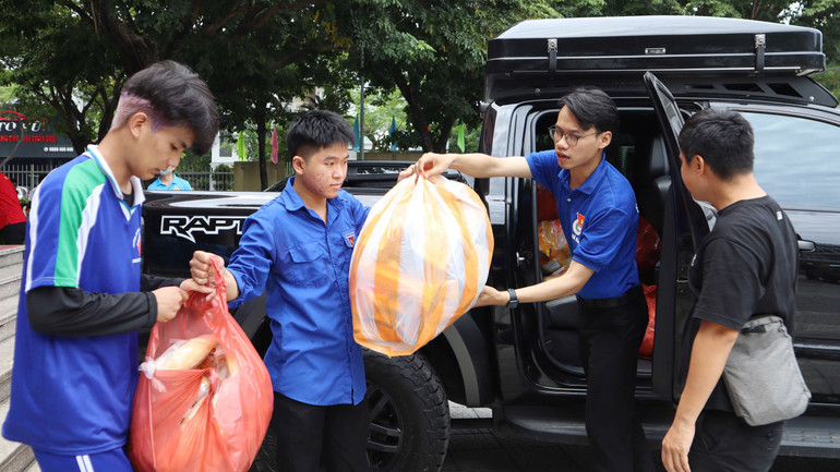 Sau khi nhận được thông báo về chương trình, bà con nhân dân, doanh nghiệp, tổ chức trên địa bàn thành phố Đà Nẵng đã chung tay, đồng hành cùng sẻ chia giúp đỡ về tinh thần và vật chất.