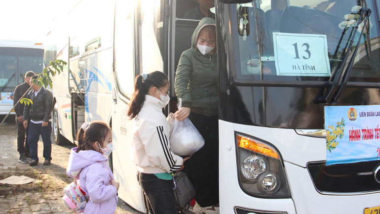 Cùng nhau về quê. Cùng nhau về quê.