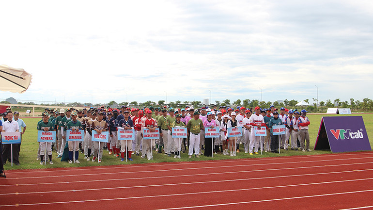 Giải năm nay quy tụ 10 đội bóng chày.