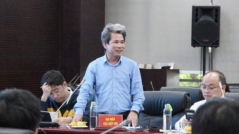 Đại biểu góp ý dự thảo.