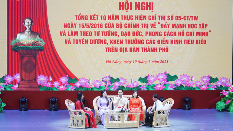 Các điển hình tiên tiến chia sẻ tại hội nghị.