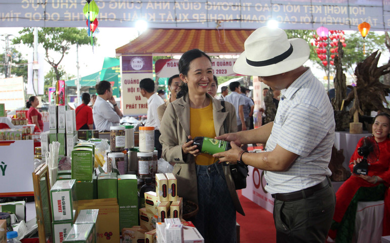 Chị Tuyết Nhung mong muốn đây là dịp để sản phẩm của Hợp tác xã được kết nối và tiêu thụ