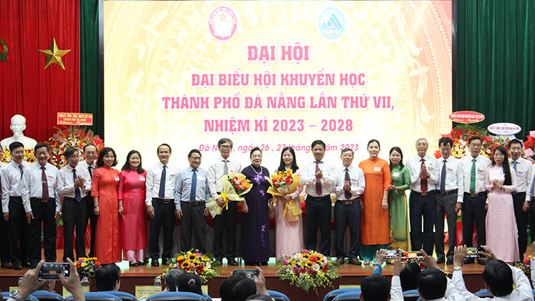 Ra mắt Ban Chấp hành Hội Khuyến học thành phố Đà Nẵng khóa VII, nhiệm kỳ 2023-2028. Ra mắt Ban Chấp hành Hội Khuyến học thành phố Đà Nẵng khóa VII, nhiệm kỳ 2023-2028.