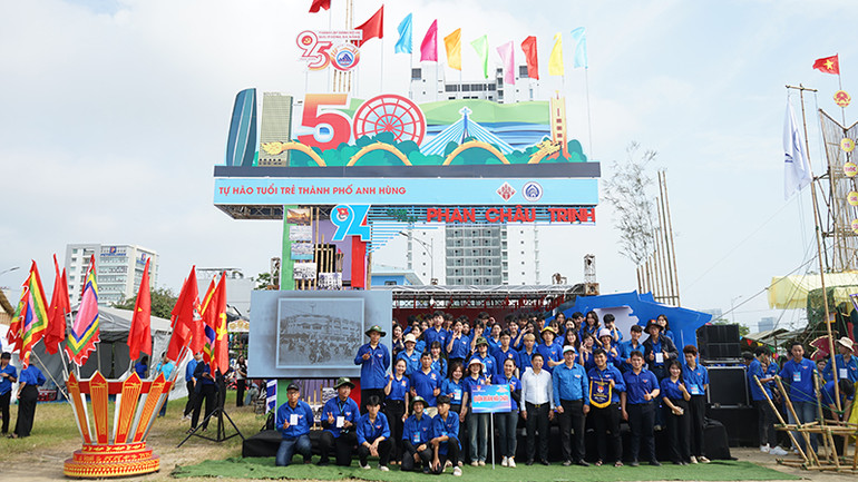 Bạn trẻ tại Hội trại “50 năm - Tự hào tuổi trẻ thành phố anh hùng”.