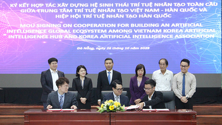 VKAI Hub thực hiện ký kết hợp tác với các đối tác.